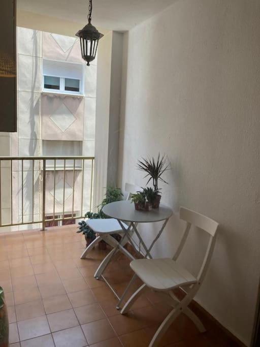 Piso Centrico De Dos Con Terraza Y Balcon En Apartamento *