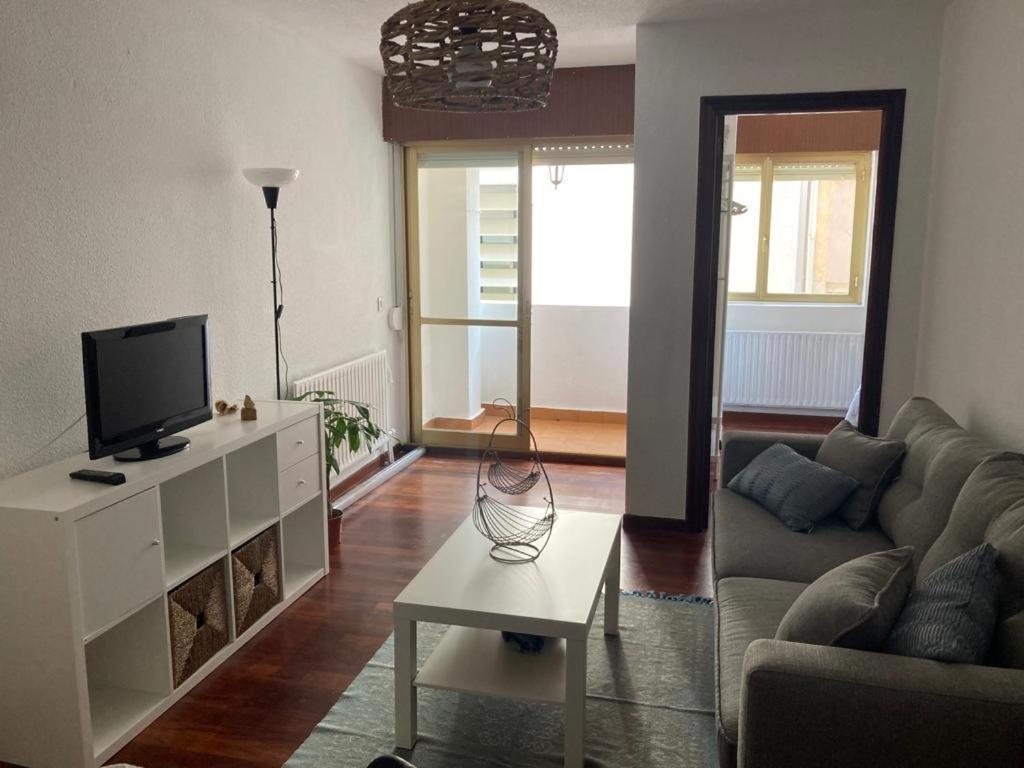 Piso Centrico De Dos Con Terraza Y Balcon En Apartamento *