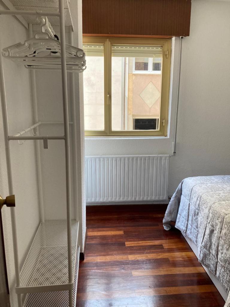 Apartamento Piso Centrico De Dos Con Terraza Y Balcon En
